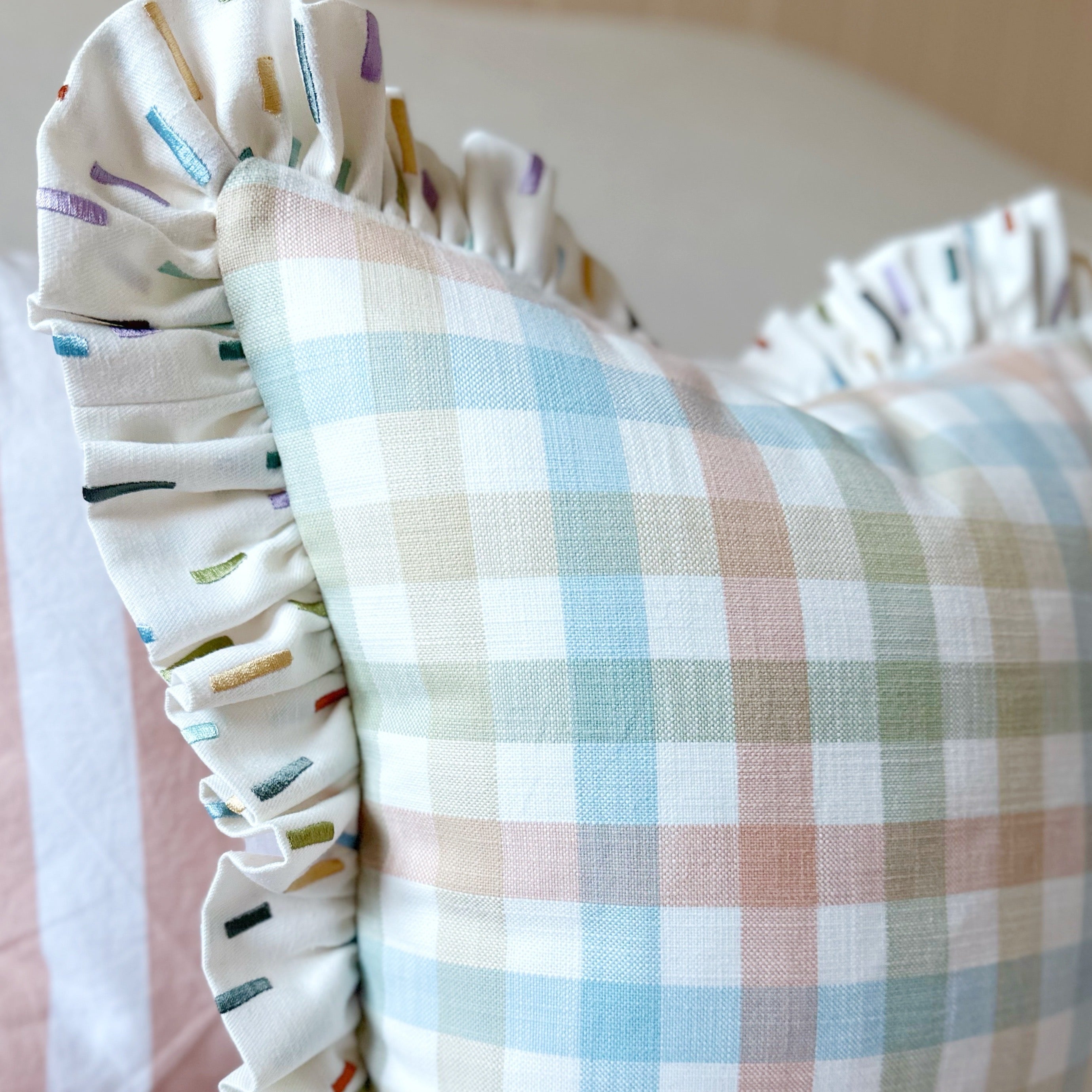 Gingham cushion cover with ruffle