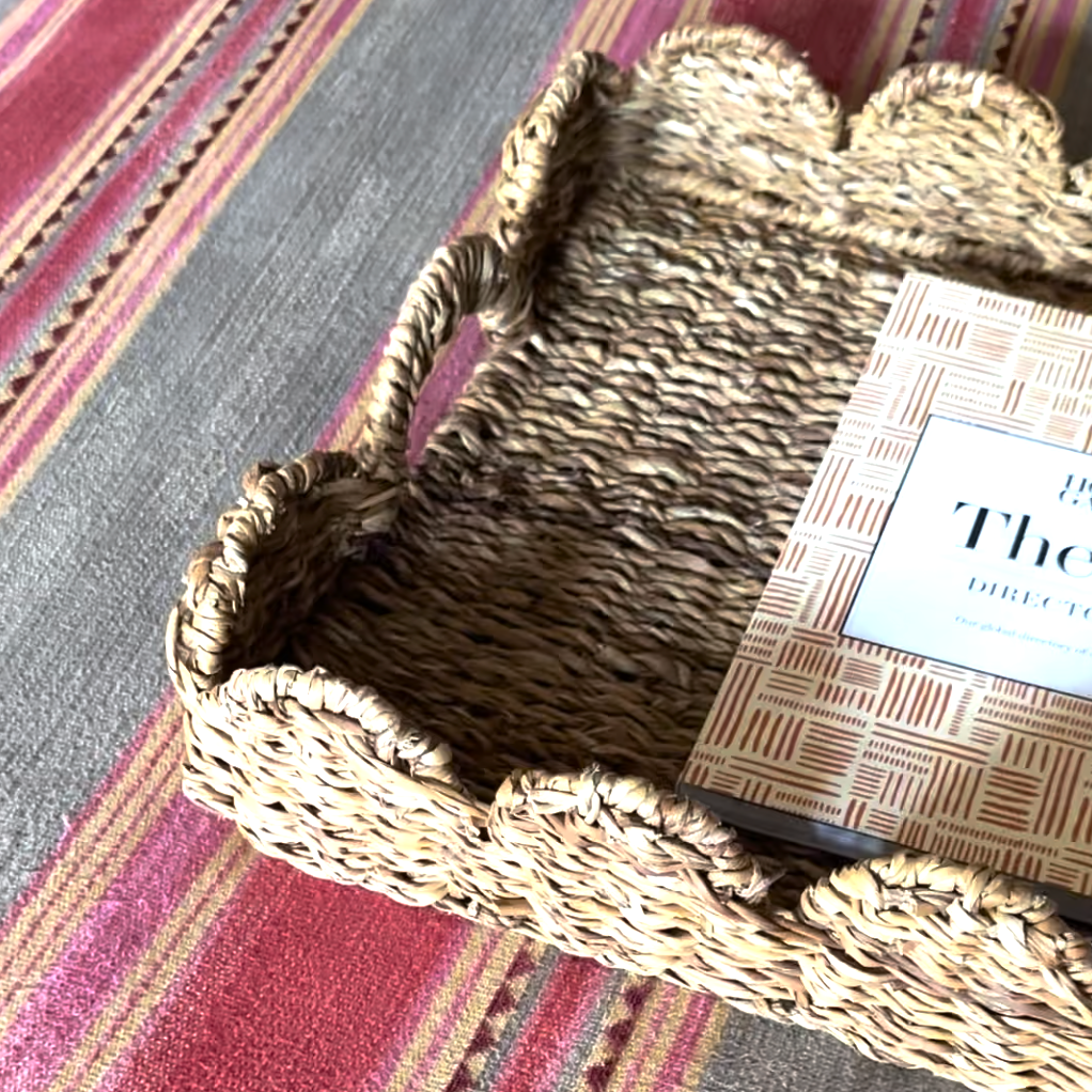 Large Scallop Seagrass Tray