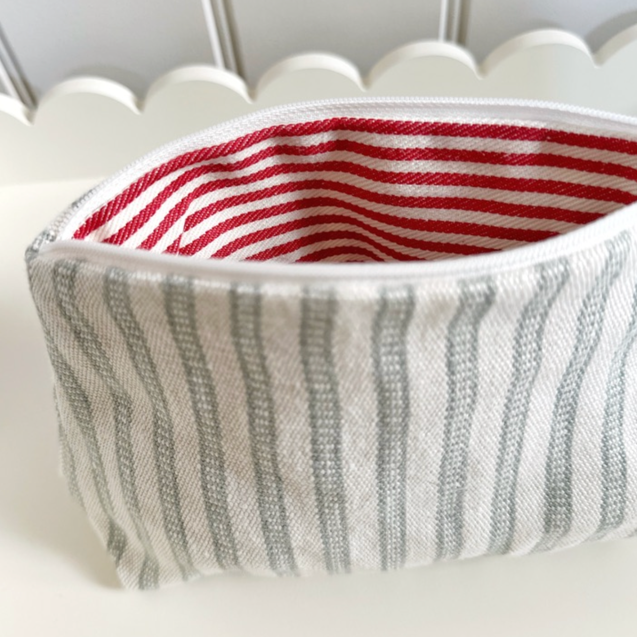 Colefax & Fowler Aqua & Red Stripe Lined Zip Pouch Make Up Bag